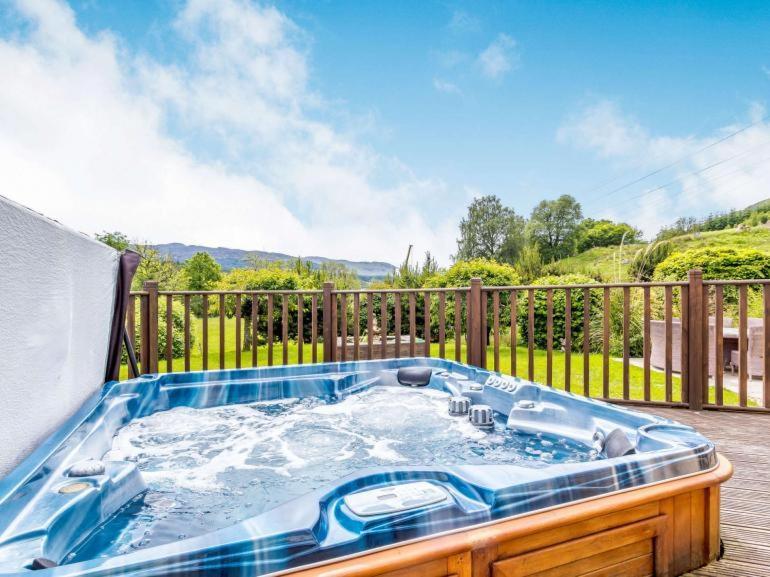 3 Bedroom Luxury Home, Hot Tub, Stunning Views Of Killin, Sitting On The River Dochart Exterior foto